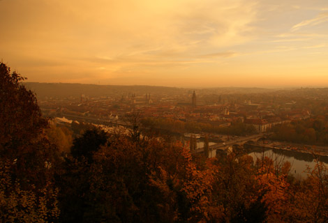 Blick über Würzburg im Abendlicht